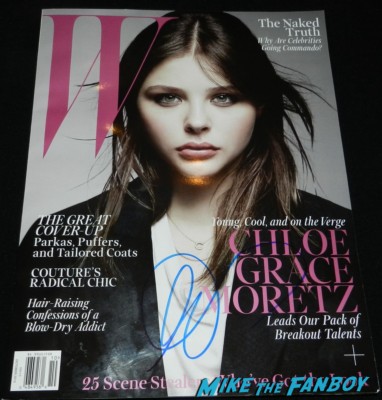 Chloë Grace Moretz signed W magazine cover  signing autographs carrie movie premiere chloe grace moretz signing autographs 043
