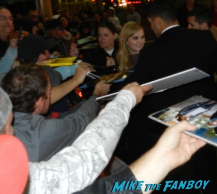 abigail breslin signing autographs ender's game movie premiere debacle red carpet harrison ford 037