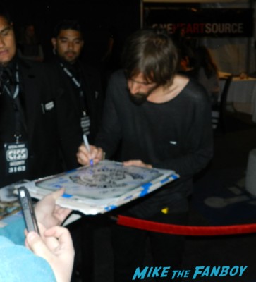 Niko Nicotera signing autographs  sons of anarchy one heart benefit charlie hunnam leaving