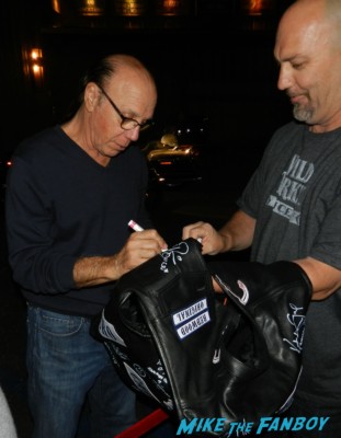 Dayton Callie signing autographs  sons of anarchy one heart benefit charlie hunnam leaving