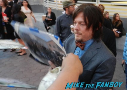 sexy norman reedus signing autographs the walking dead season 4 premiere red carpet norman reedus hot 131