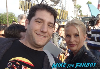 Meeting Nicollette Sheridan signing autographs for fans