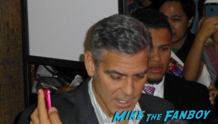 george clooney signing autographs at afi august osage county screening george clooney signing autogra 010