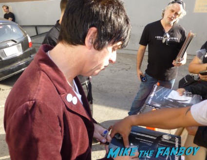 Johnny Marr signing autographs for fans the smiths 