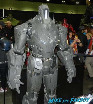 marvel props costumes thor iron man comikaze 2013 cosplay thor rare loki ghostbusters stan lee 049