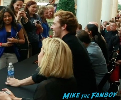 hunger games catching fire victory tour pa sam claflin bruno gunn signing autographs