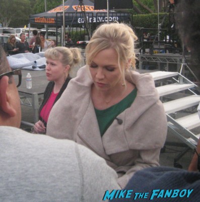 Jennie Garth signing autographs for fans rare 90210