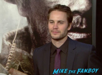 Taylor kitsch at the lone survivor ny world premiere red carpet mark wahlberg (1)