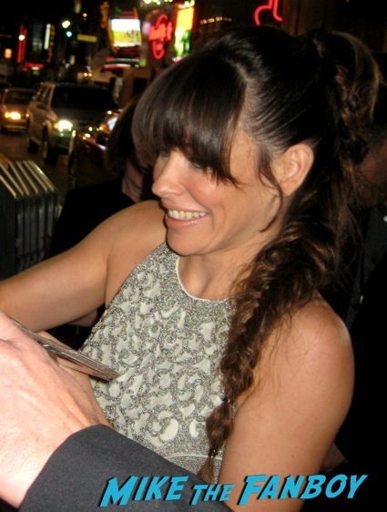 Evangeline Lilly signing autographs the hobbit desolation of smaug world premiere red carpet27