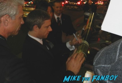 martin freeman signing autographs for fans at the hobbit smaug movie premiere los angeles signing autographs 023