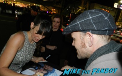 Evangeline Lilly signing autographs for fans rare 