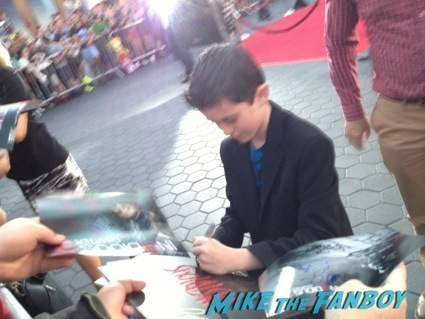 Andrew Astor signing autographs insidious 2 movie premiere autograph signing 12