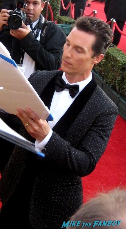 Matthew McConaughey signing autographs  sag awards 2014 bleacher fan photos oprah aaron paul 101