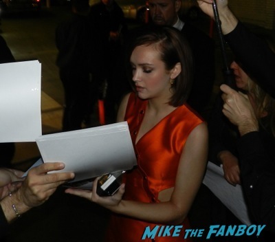 Olivia Cooke signing autographs Bates Motel premiere red carpet vera Farmiga olivia Cooke18