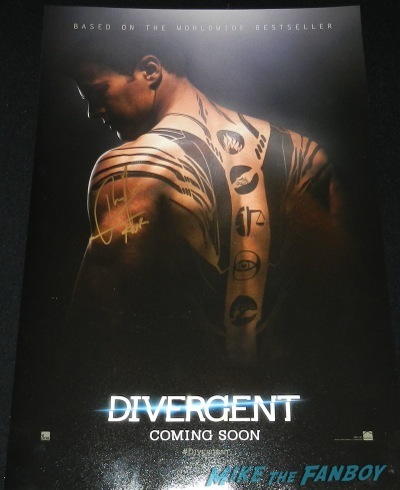 theo james signed autograph individual mini poster Divergent cast theo james Shailene Woodley jimmy kimmel live 201414