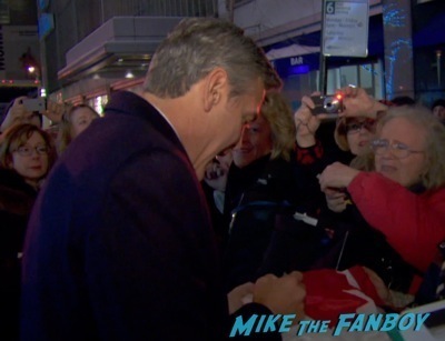 george clooney signing autographs hot Monuments Men New York Movie Premiere signing autographs george clooney 2