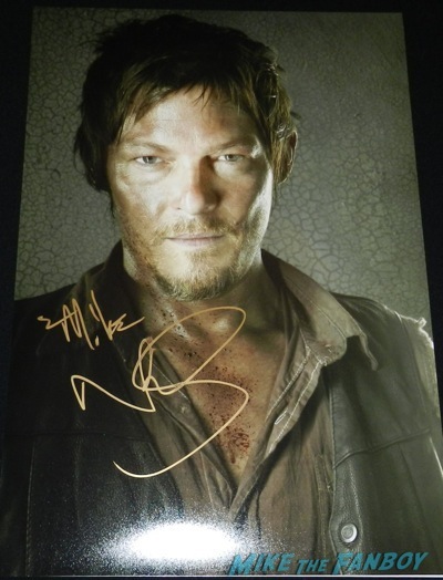 norman reedus signing autographs The Walking Dead season 4 q and a television academy 110