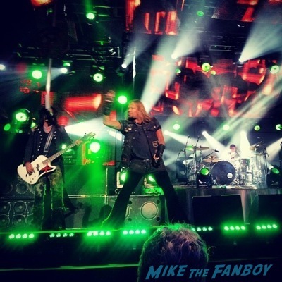 motley crue live in concert jimmy kimmel live alice cooper signing autographs signed autograph photo1