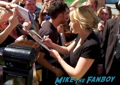 Kate Winslet Walk Of Fame Star Ceremony signing autographs4