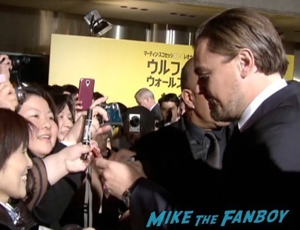 leonardo Dicaprio signing autographs japan premiere wolf of wall street5