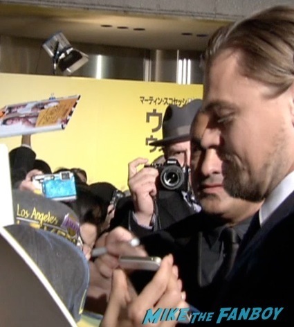 leonardo Dicaprio signing autographs japan premiere wolf of wall street5