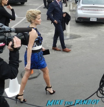 spirit awarsd 2014 celebrities signing autographs reese witherspoon (29)