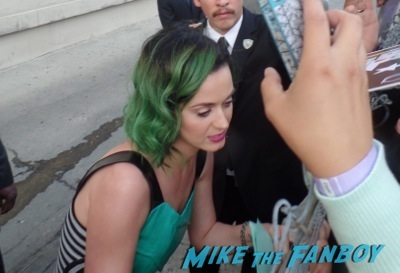 Katy Perry signing autographs jimmy kimmel live 20143