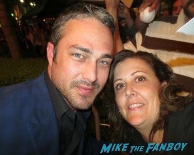 taylor kinney signing autographs hot fan photo The Other Woman Premiere Taylor Kinney Cameron Diaz Signing Autographs 13
