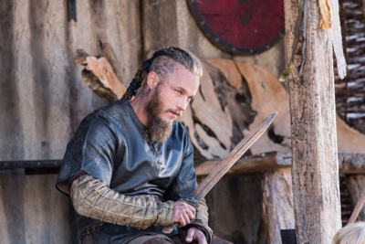 Aslaug (Alyssa Sutherland) has an important discussion with her husband Ragnar (Travis Fimmel)