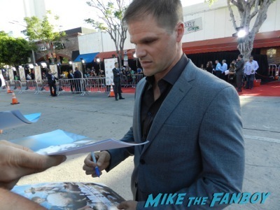 evan jones signing autographs A Million Ways To Die in the west movie premiere signing autographs 5