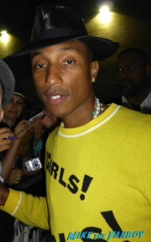 Pharrell Williams signing autographs jimmy kimmel live hot 2