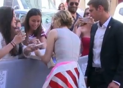 Jennifer Lawrence signing autographs for fans cannes 2014 hunger games katniss everdeen