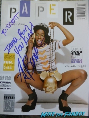 Azealia Banks signing autographs selfie fan photo   3
