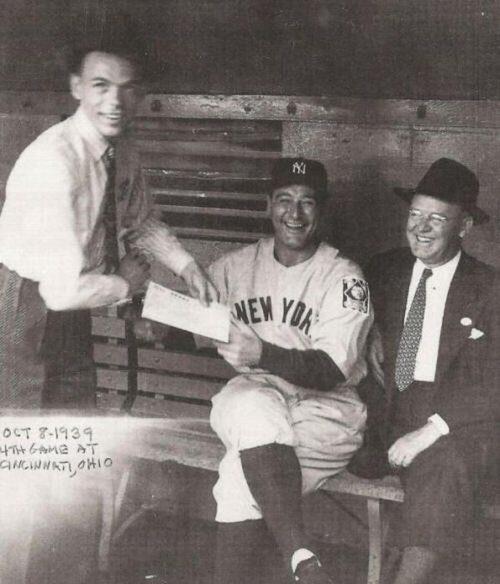 frank sinatra getting a autograph from lou gehrig 1939