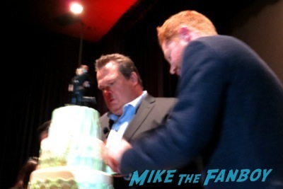 Modern Family Wedding q and a autograph   4