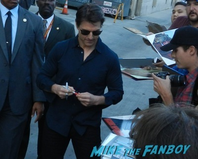 Tom Cruise signing autographs fan photo jimmy kimmel live 2014    1