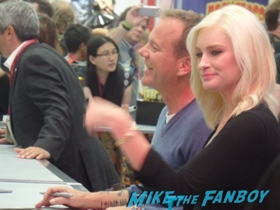 Kiefer Sutherland 24 autograph signing sdcc 2014 fox booth 