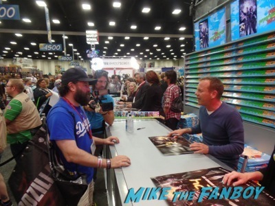 Kiefer Sutherland 24 autograph signing sdcc 2014 fox booth 