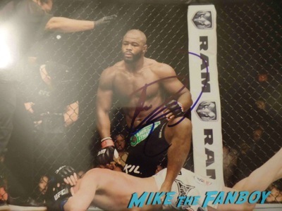 Rashad Evans  UFC-Fan-Expo-Day-1-autograph-signing-photos-rare