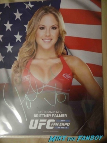 Brittney Palmer UFC Fan Expo Day 2 signing autographs octagon girls hot    11