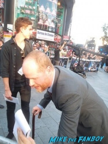 joss whedon signing autographs Guardians Of The Galaxy European premiere chris hemsworth chris pratt zoe saldana  38