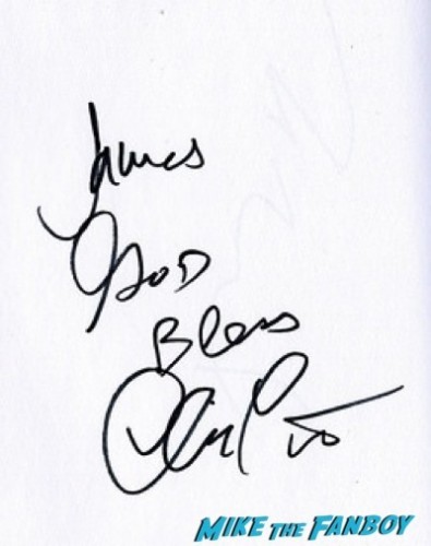 chris pratt signing autographs Guardians Of The Galaxy European premiere chris hemsworth chris pratt zoe saldana  3