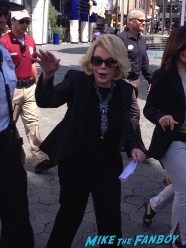 Joan Rivers signing autographs extra rare selfie fan photo  7