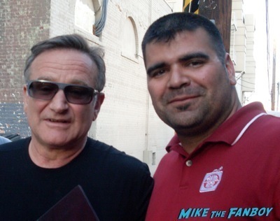 Robin Williams fan photo signing autographs selfie rare 1