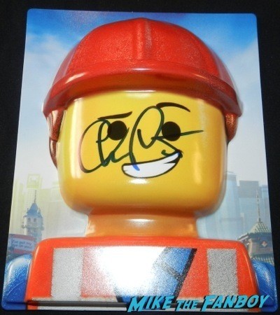 the lego movie blu-ray signed Chris Pratt signing autographs on the set of Parks and recreation fan photo star lord  7