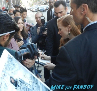 jessica chastain signing autographs Interstellar movie premiere Anne Hathaway jessica chastain signing autographs 14
