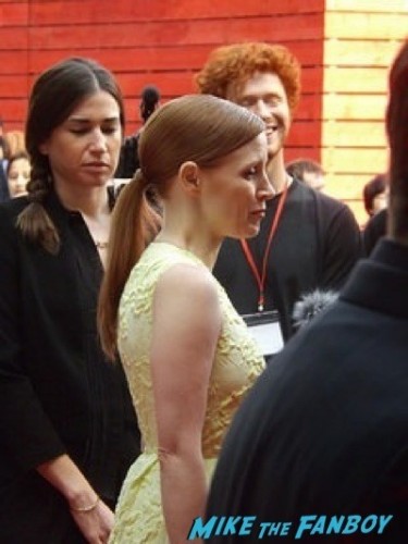 jessica chastain Salome london premiere al pacino signing autograph jessica chastain 12