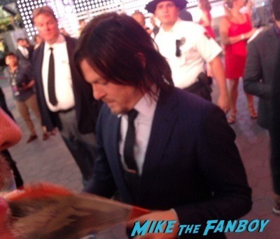 Norman Reedus signing autographs The Walking Dead Season 5 Premiere Norman Reedus Andrew Lincoln signing autographs  17