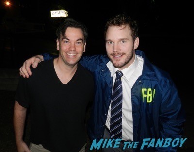 Chris Pratt fan photo signing autographs parks and recreation on location 11