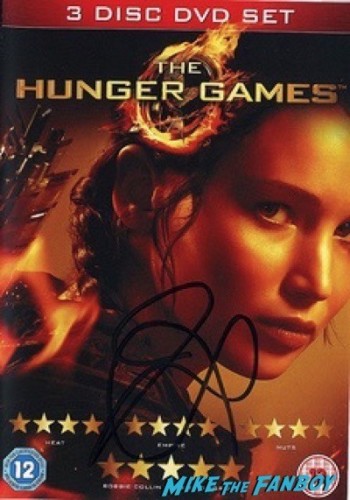 Jennifer Lawrence  signing autographs Hunger Games Mockingjay London Premiere Jennifer Lawrence signing autographs liam hemsworth 14